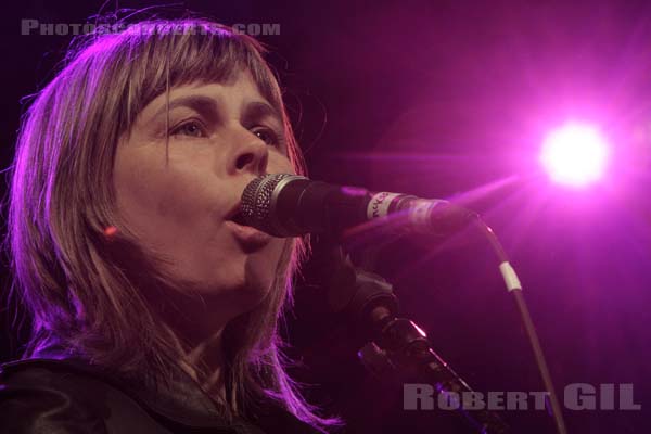 THE VASELINES - 2011-01-29 - SAINT OUEN - Mains d'Oeuvres - 